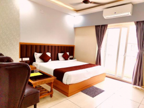HOTEL NEW - G A J A N A N - Near sea beach and temple - Prime Location with Lift - Wifi - Restaurant and Parking Availabity - UPI Accepted - Newly Renovated